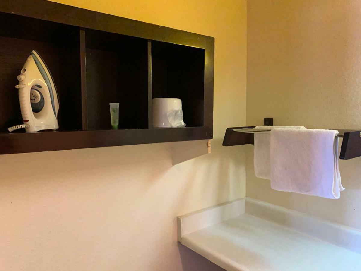 Lancaster Inn Bagian luar foto