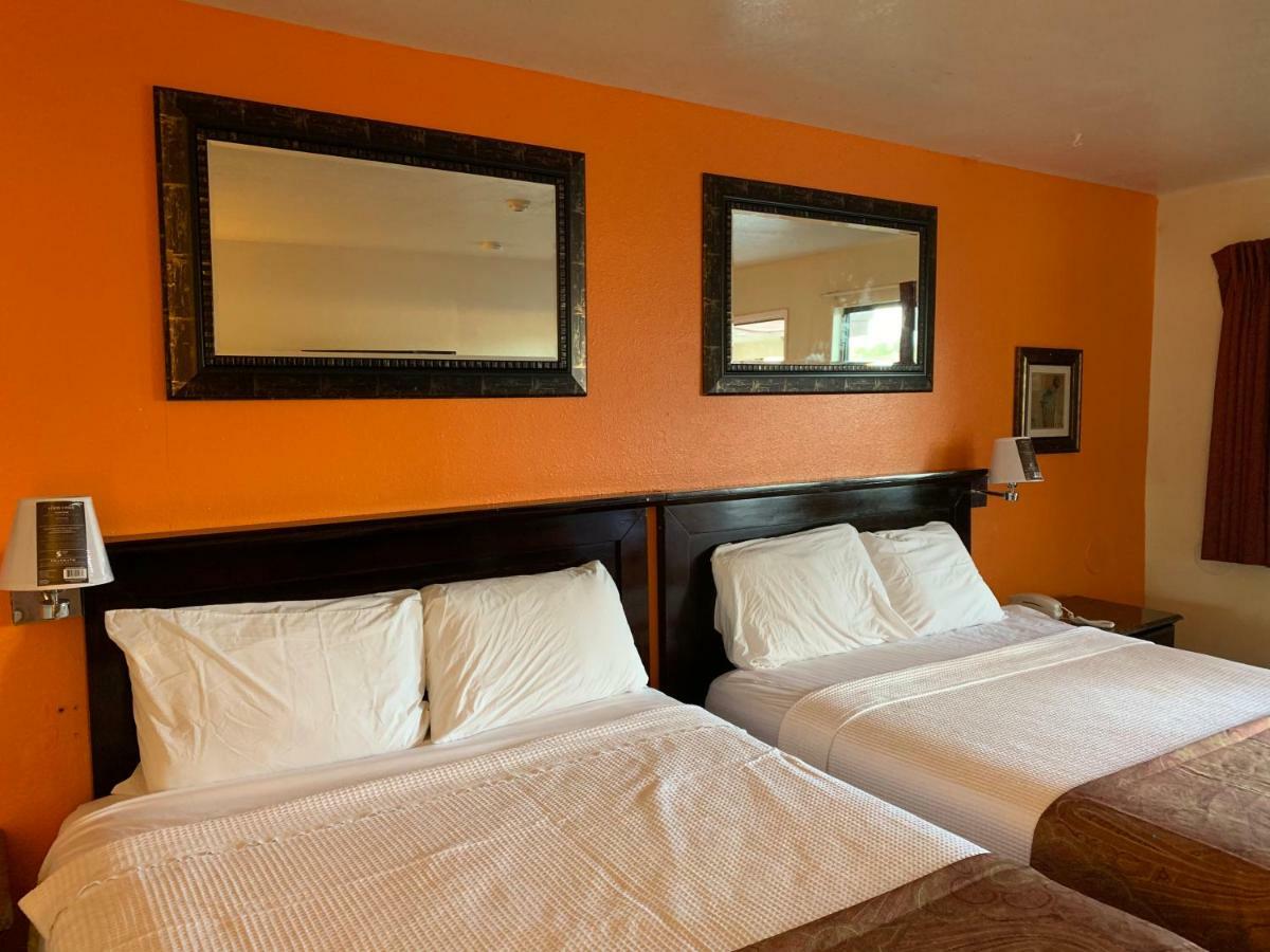 Lancaster Inn Bagian luar foto