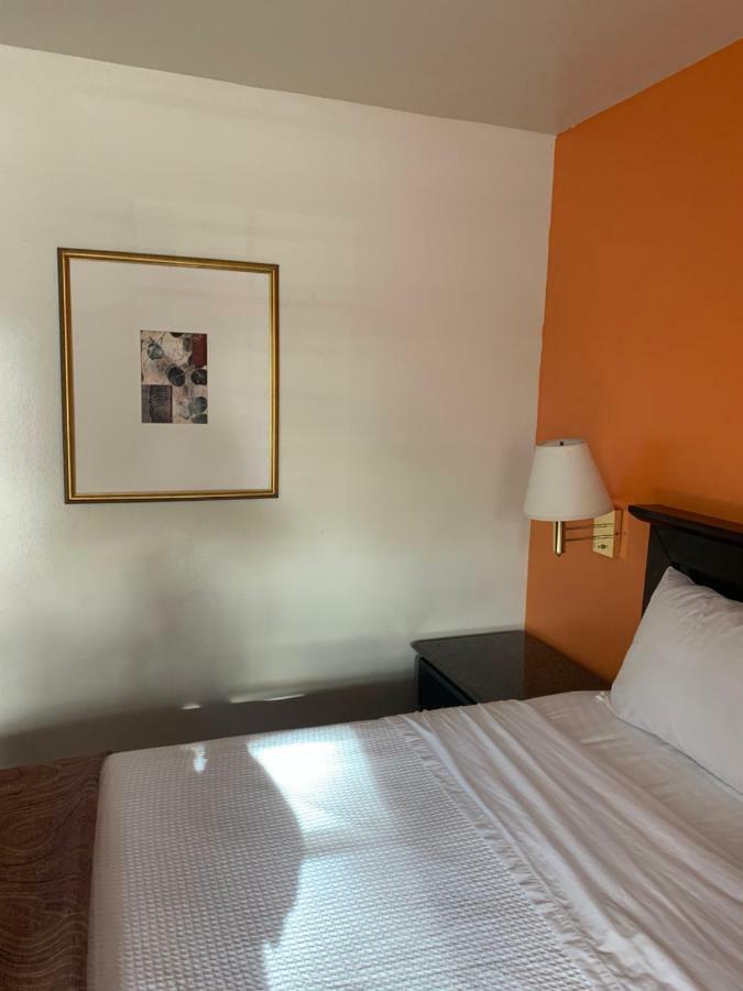 Lancaster Inn Bagian luar foto